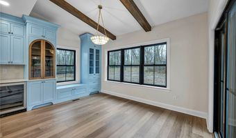 690 Club Dr W, Aurora, OH 44202