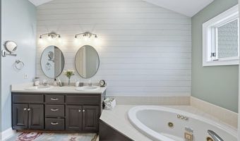 303 Hunters Rdg, Auburn, IN 46706