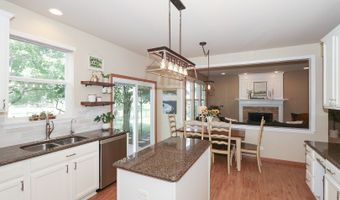 8 Hithergreen Ct, Algonquin, IL 60102