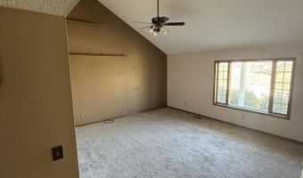1011 12000 Rd, Altamont, KS 67330