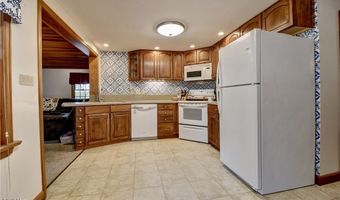 2982 Homeworth Rd, Alliance, OH 44601