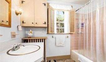 23 Willow St, Newport, RI 02840