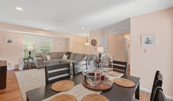 254 Village Mead Dr, Ballwin, MO 63021