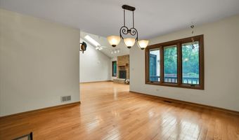 2143 N Juniper Ln, Arlington Heights, IL 60004