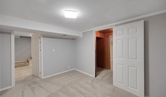 527 Blazedwood Dr, Ballwin, MO 63021