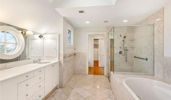 9 Ocean Lawn Ln, Newport, RI 02840