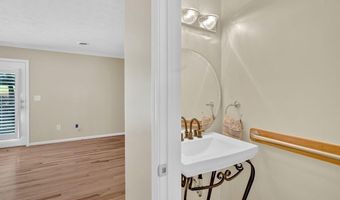 817 NE Wayne Ave 17, Abingdon, VA 24210