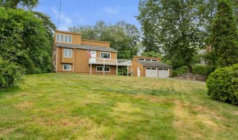 7 Tamarack Dr, Clinton, CT 06413