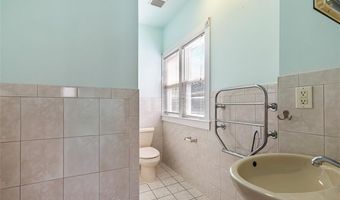 55 Hunter Ave, Newport, RI 02840