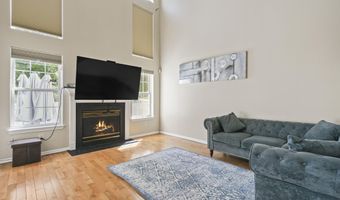 172 Windsong Cir, East Brunswick, NJ 08816