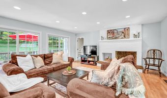 9 Arapaho Rd, Brookfield, CT 06804