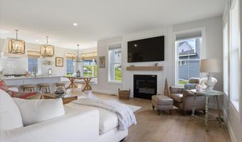 5 Cobblestone St, Falmouth, ME 04105