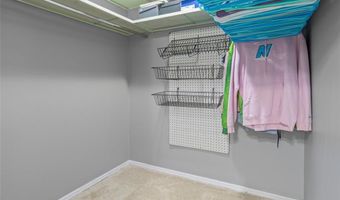 1026 Kehrs Mill Rd 4, Ballwin, MO 63011