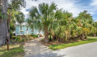121 14th St, Apalachicola, FL 32320