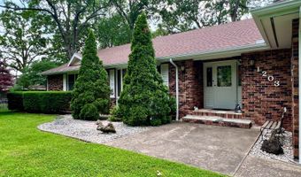 1203 Oak Ave, Aurora, MO 65605