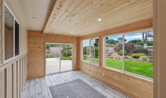 975 OCEAN Dr, Bandon, OR 97411