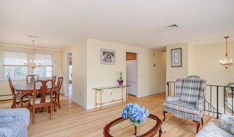 7 Side Hill Ln, Danbury, CT 06810