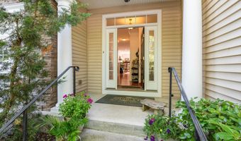 2 Dogwood Ct 2, Middlebury, CT 06762