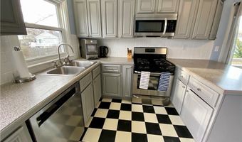 182 Newport Ave, Middletown, RI 02842