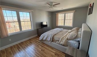 9 Gray Coach Ln 913, Cranston, RI 02921