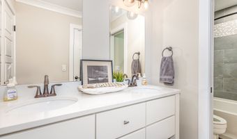 26 S Chestnut Ave, Arlington Heights, IL 60005