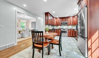 9 Arapaho Rd, Brookfield, CT 06804