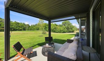 2104 Golfview Dr, Auburn, IN 46706