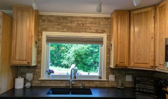 154 West St, Barton, VT 05822