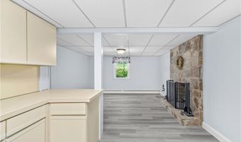 82 Hope Rd, Cranston, RI 02921