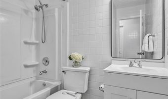 130 Graybark Ln, Amherst, OH 44001