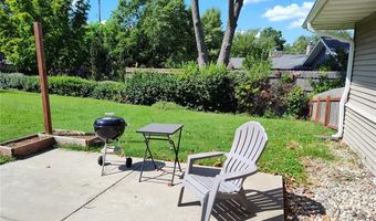 263 E Skyline Dr, Ballwin, MO 63011
