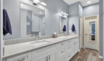 5610 GOLDEN ISLES Dr, Apollo Beach, FL 33572