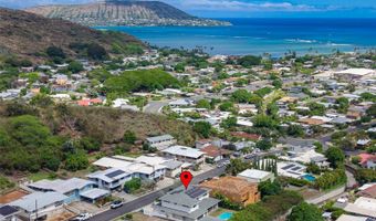 5872 Haleola St, Honolulu, HI 96821