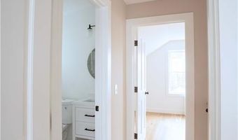 57 Callender Ave, Newport, RI 02840