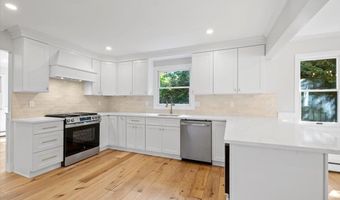 94 Carman Pl, Amityville, NY 11701