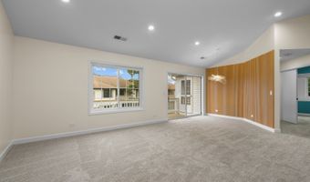 1727 W Hawkes St 8, Arlington Heights, IL 60004