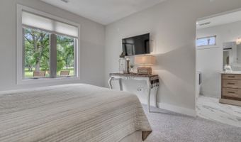 994 Emerald Hills Dr S, Arnolds Park, IA 51331