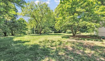 13 Hoyt Rd, Bethel, CT 06801