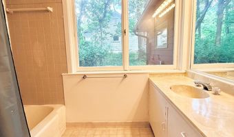 6819 SELKIRK, Bethesda, MD 20817