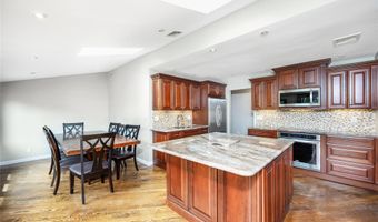 18 Central Ave, Amityville, NY 11701