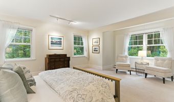 9 Scitterygussett Dr, Falmouth, ME 04105