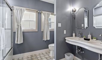 782 Water St, Biloxi, MS 39530