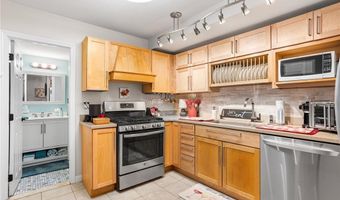 132 Hoffman Ave 116, Cranston, RI 02920