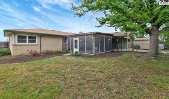 1916 N Meadowlake Dr, Augusta, KS 67010