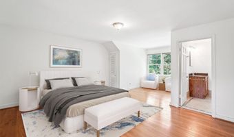 7001 LONGWOOD Dr, Bethesda, MD 20817