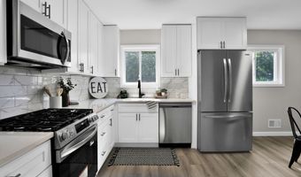 520 East Rd, Belford, NJ 07718