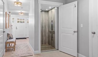 2 Sedge Ct, Narragansett, RI 02882