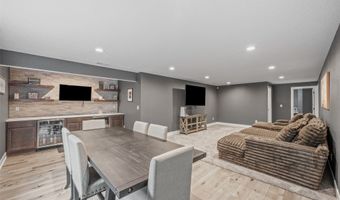 321 32nd St SW, Altoona, IA 50009