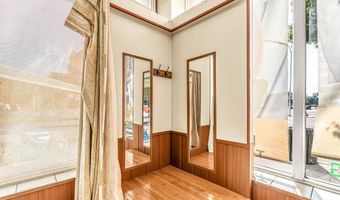 23 Lafayette Cir, Bridgeport, CT 06604