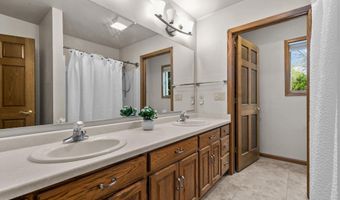 301 E WAYFARER Ln, Appleton, WI 54913
